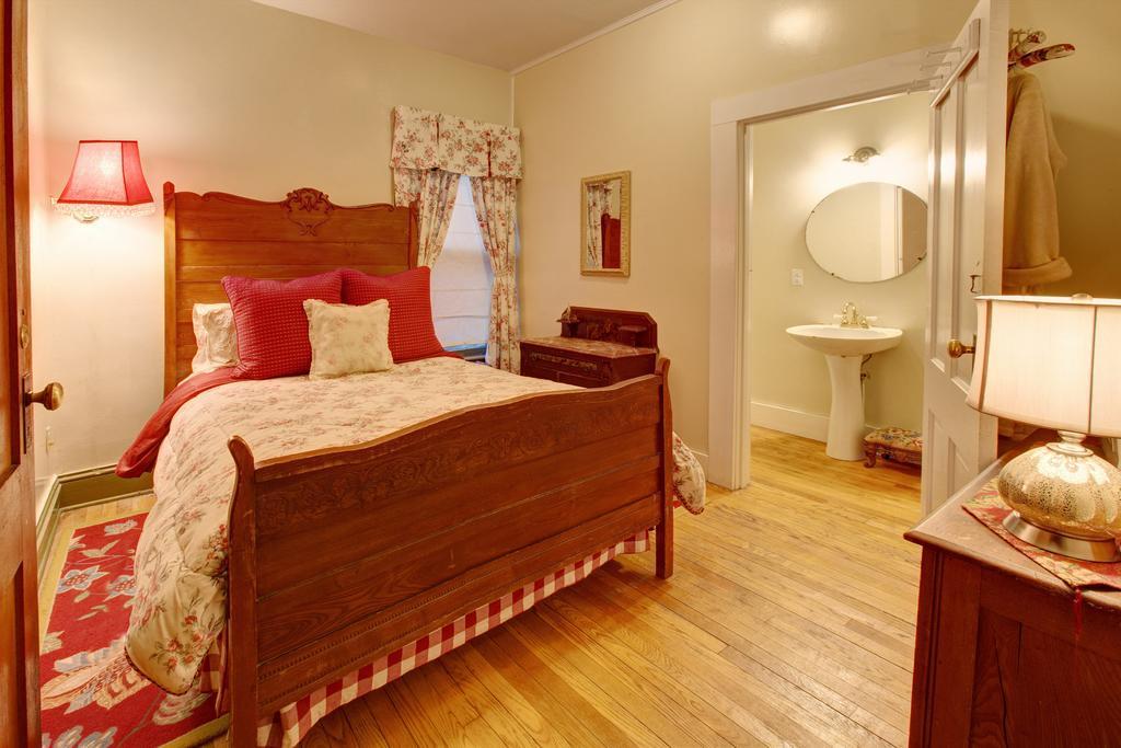 Margaretville Mountain Inn B&B Экстерьер фото